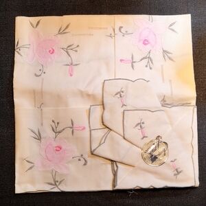Lovely Vintage Like-new 5 Piece Hand Embroidered Table Cloth Napkins Pink & Gray